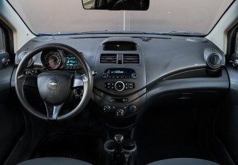 Подержанный автомобиль Chevrolet Spark 2011 года (9 фото)