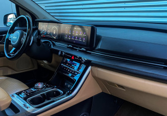 Подержанный автомобиль Kia Carnival 2021 года (9 фото)