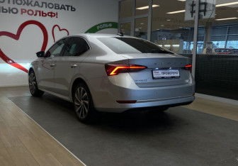 Подержанный автомобиль Skoda Octavia Liftback 2020 года (6 фото)