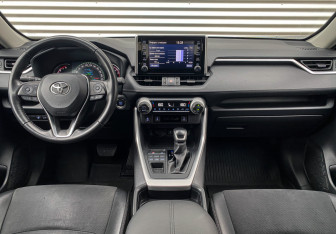 Подержанный автомобиль Toyota RAV4 2022 года (11 фото)