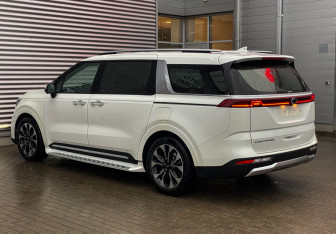 Подержанный автомобиль Kia Carnival 2020 года (7 фото)