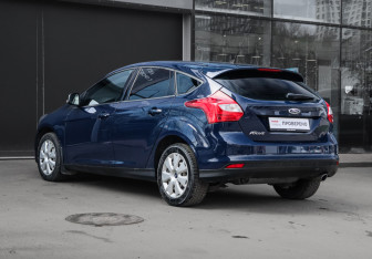 Подержанный автомобиль Ford Focus Hatchback 2015 года (6 фото)