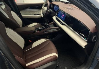 Подержанный автомобиль Geely Monjaro 2023 года (11 фото)