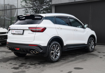 Подержанный автомобиль Geely Coolray 2022 года (4 фото)
