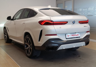 Подержанный автомобиль BMW X6 2020 года (6 фото)
