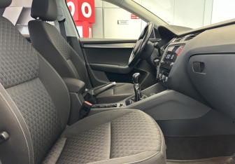 Подержанный автомобиль Skoda Octavia Liftback 2017 года (12 фото)