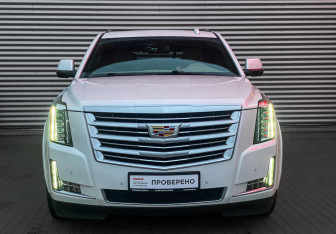 Подержанный автомобиль Cadillac Escalade Suv 2020 года (2 фото)