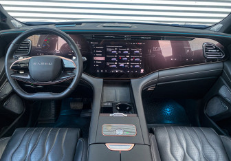 Подержанный автомобиль Exeed VX 2024 года (7 фото)