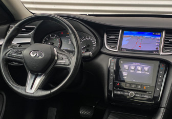 Подержанный автомобиль Infiniti QX50 2018 года (12 фото)