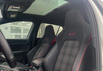 Подержанный автомобиль Volkswagen Golf GTI Hatchback 2021 года (7 фото)