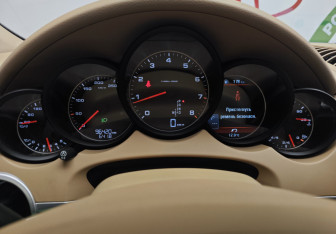 Подержанный автомобиль Porsche Cayenne 2013 года (11 фото)