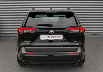 Подержанный автомобиль Toyota RAV4 2022 года (7 фото)