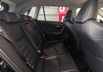 Подержанный автомобиль Toyota RAV4 2019 года (8 фото)