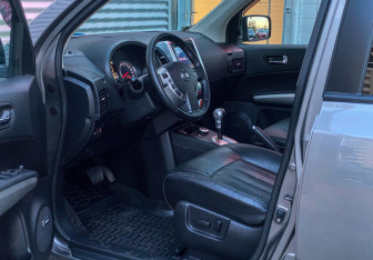 Подержанный автомобиль Nissan X-Trail 2012 года (12 фото)