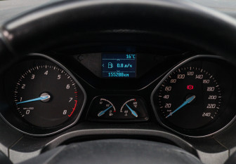 Подержанный автомобиль Ford Focus Wagon 2012 года (15 фото)