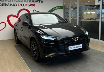 Подержанный автомобиль Audi Q8 2020 года (3 фото)