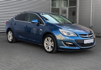 Подержанный автомобиль Opel Astra Sedan 2014 года (3 фото)