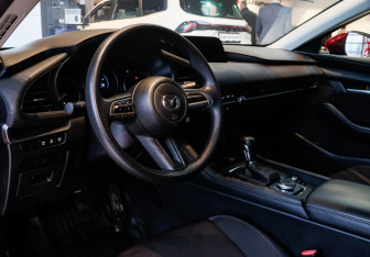 Подержанный автомобиль Mazda 3 Sedan 2020 года (18 фото)