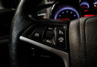 Подержанный автомобиль Opel Astra Hatchback 2014 года (15 фото)