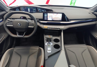 Подержанный автомобиль Changan UNI-V 2024 года (9 фото)