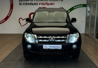 Подержанный автомобиль Mitsubishi Pajero 2011 года (2 фото)