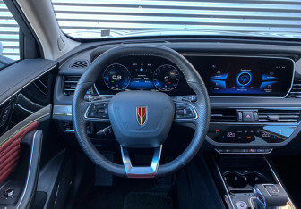 Подержанный автомобиль Hongqi HS5 2024 года (12 фото)