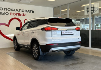 Подержанный автомобиль Geely Atlas Pro 2022 года (6 фото)