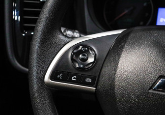 Подержанный автомобиль Mitsubishi Outlander 2022 года (19 фото)