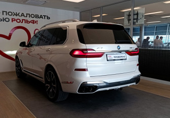 Подержанный автомобиль BMW X7 2020 года (6 фото)