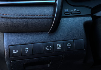 Подержанный автомобиль Toyota Camry Sedan 2023 года (19 фото)