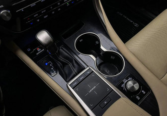Подержанный автомобиль Lexus RX 2021 года (14 фото)