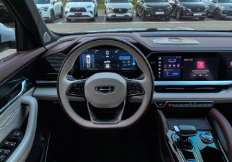 Подержанный автомобиль Geely Monjaro 2023 года (16 фото)