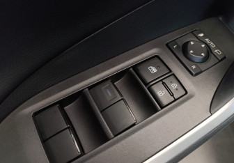 Подержанный автомобиль Toyota RAV4 2024 года (14 фото)