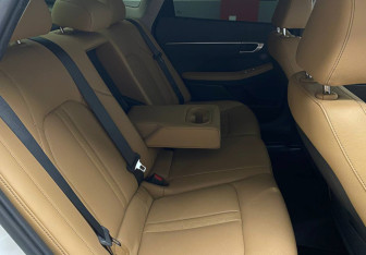 Подержанный автомобиль Hyundai Sonata 2021 года (8 фото)