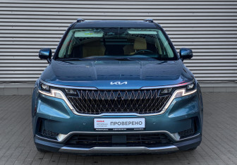 Подержанный автомобиль Kia Carnival 2021 года (2 фото)