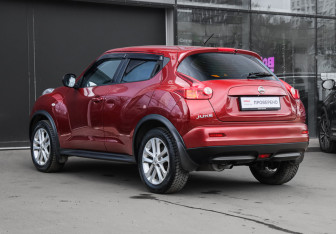 Подержанный автомобиль Nissan Juke 2013 года (6 фото)