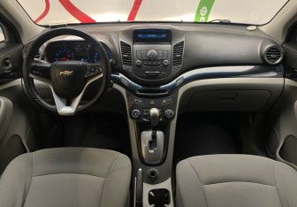 Подержанный автомобиль Chevrolet Orlando 2012 года (11 фото)