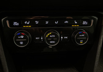 Подержанный автомобиль Volkswagen Tiguan 2019 года (15 фото)