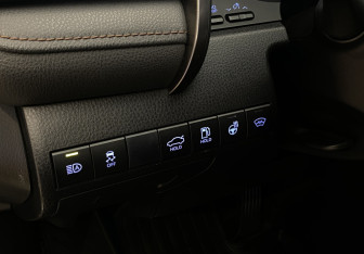 Подержанный автомобиль Toyota Camry Sedan 2019 года (18 фото)