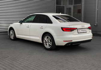 Подержанный автомобиль Audi A4 Sedan 2018 года (7 фото)