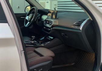 Подержанный автомобиль BMW X3 2024 года (11 фото)