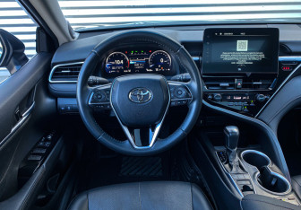 Подержанный автомобиль Toyota Camry Sedan 2023 года (16 фото)