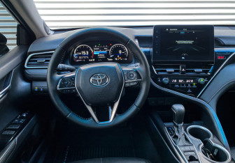 Подержанный автомобиль Toyota Camry Sedan 2023 года (16 фото)