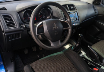 Подержанный автомобиль Mitsubishi ASX 2018 года (12 фото)