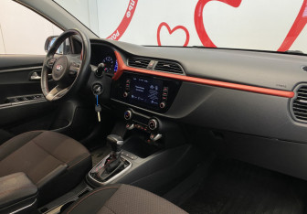 Подержанный автомобиль Kia Rio Sedan 2021 года (7 фото)