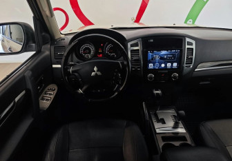 Подержанный автомобиль Mitsubishi Pajero 2019 года (13 фото)