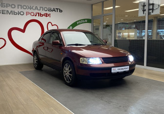 Подержанный автомобиль Volkswagen Passat Sedan 1999 года (3 фото)