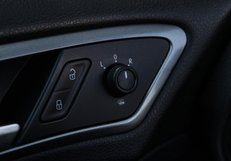 Подержанный автомобиль Volkswagen Golf Hatchback 2013 года (18 фото)