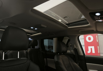 Подержанный автомобиль Kia Carnival 2021 года (8 фото)