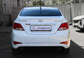 Подержанный автомобиль Hyundai Solaris Sedan 2015 года (5 фото)